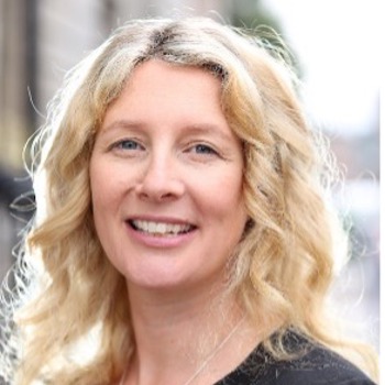Dr Caroline Curtin